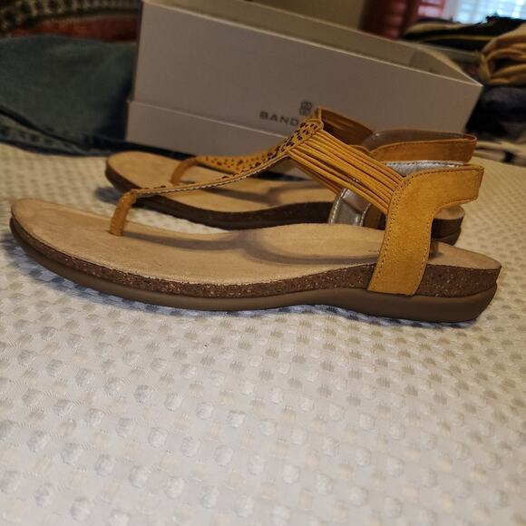 BANDOLINO NWT WOMENS SIZE 8 STRAP SANDALS - Picture 1 of 9